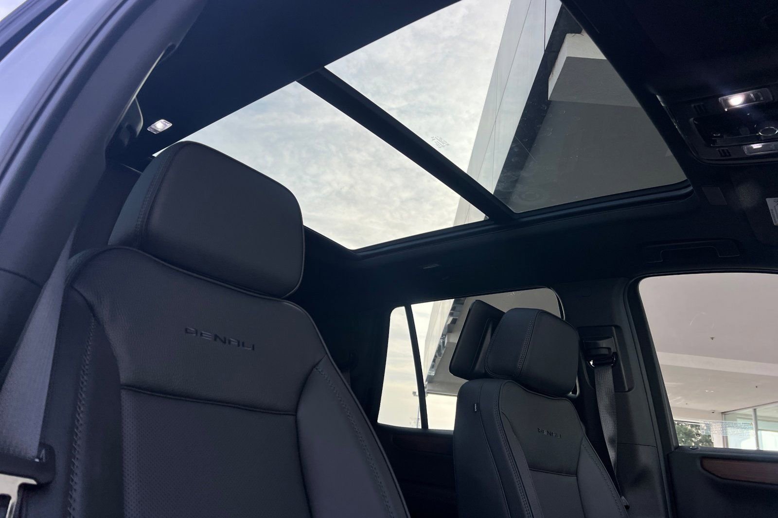 New 2026 GMC Yukon Denali w/ Denali Reserve Package image 17