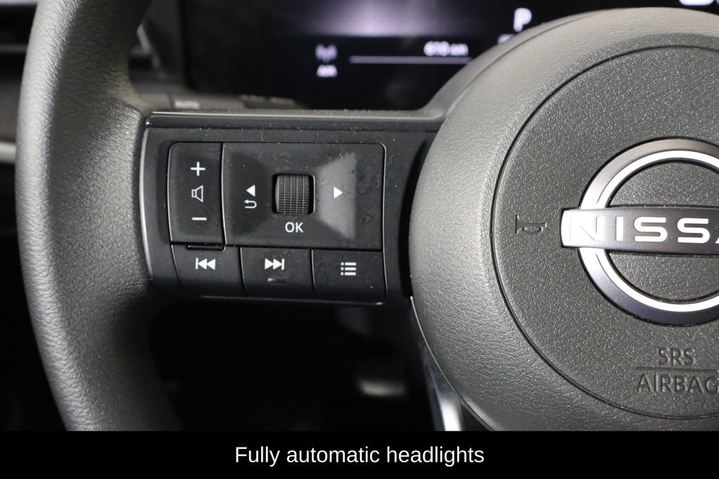 Used 2025 Nissan Kicks SV FWD image 8