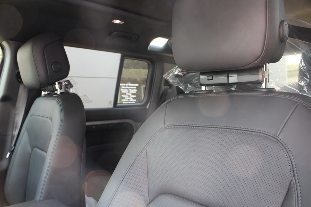 New 2026 Land Rover Defender 110 S AWD/4WD image 7