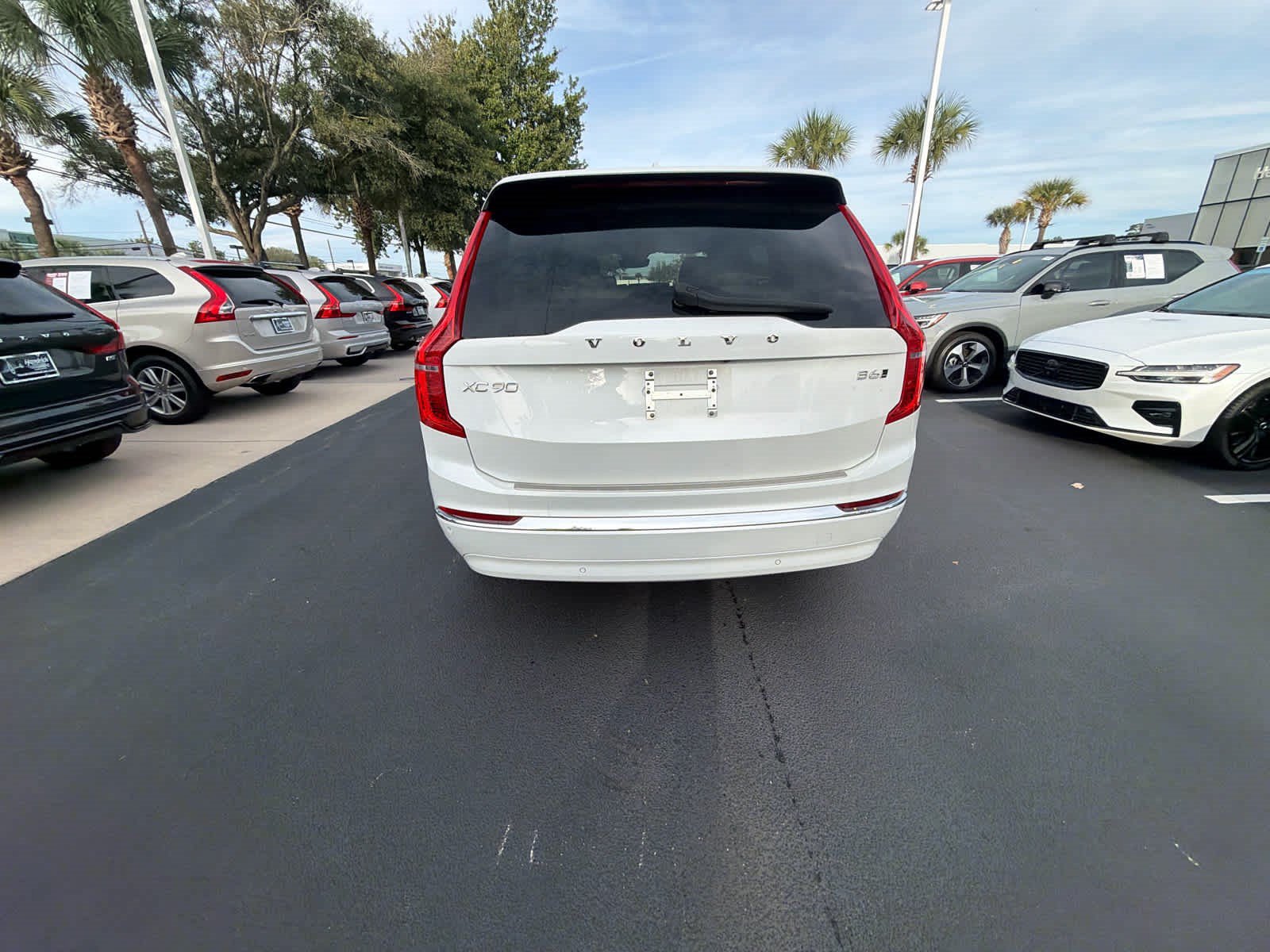 Certified 2023 Volvo XC90 B6 Plus w/ Protection Package Premier AWD/4WD image 16