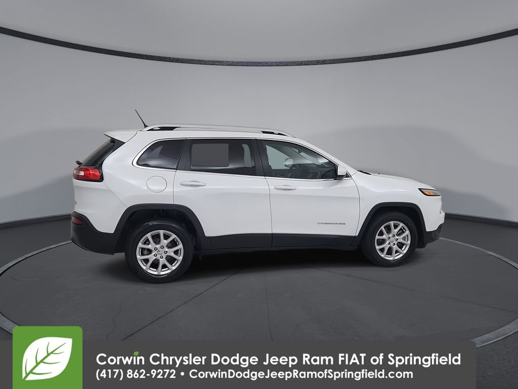 Used 2018 Jeep Cherokee Latitude w/ Cold Weather Group image 16