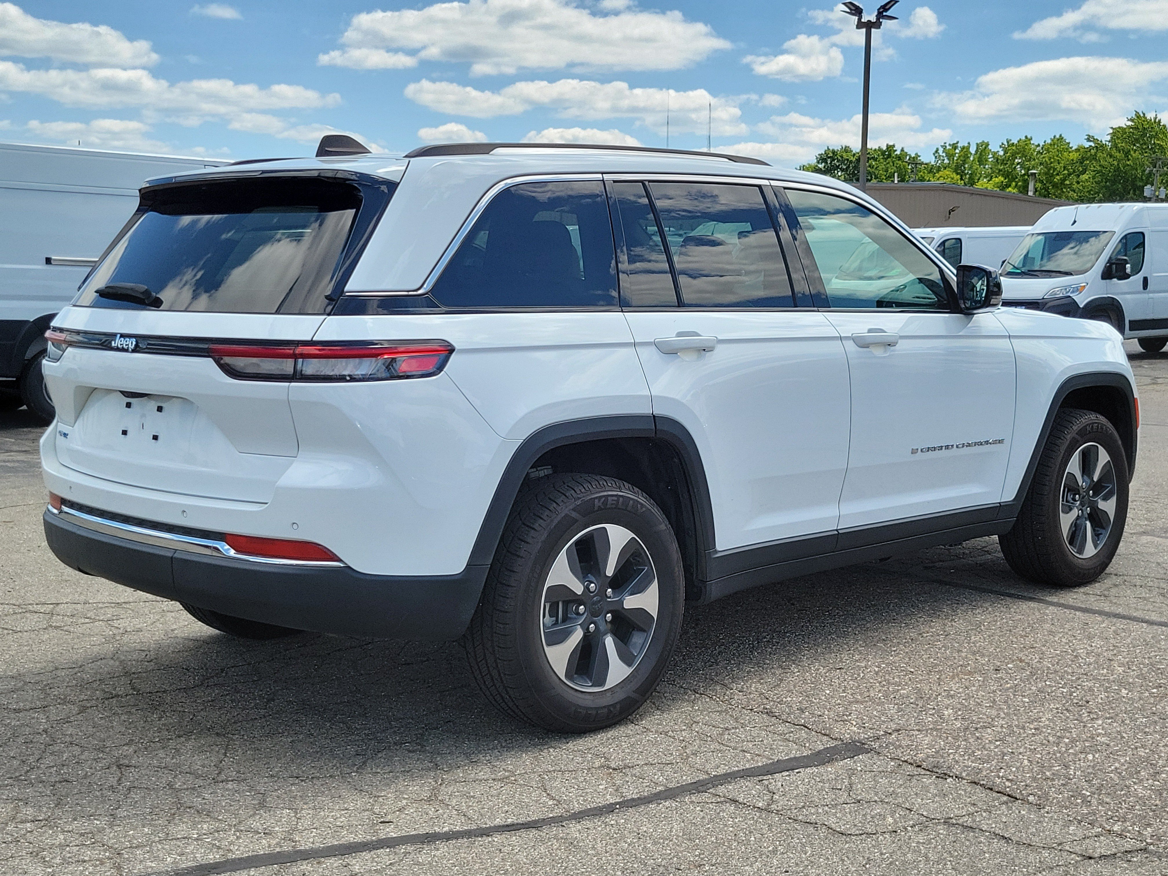 Used 2022 Jeep Grand Cherokee Limited 4xe AWD/4WD image 4