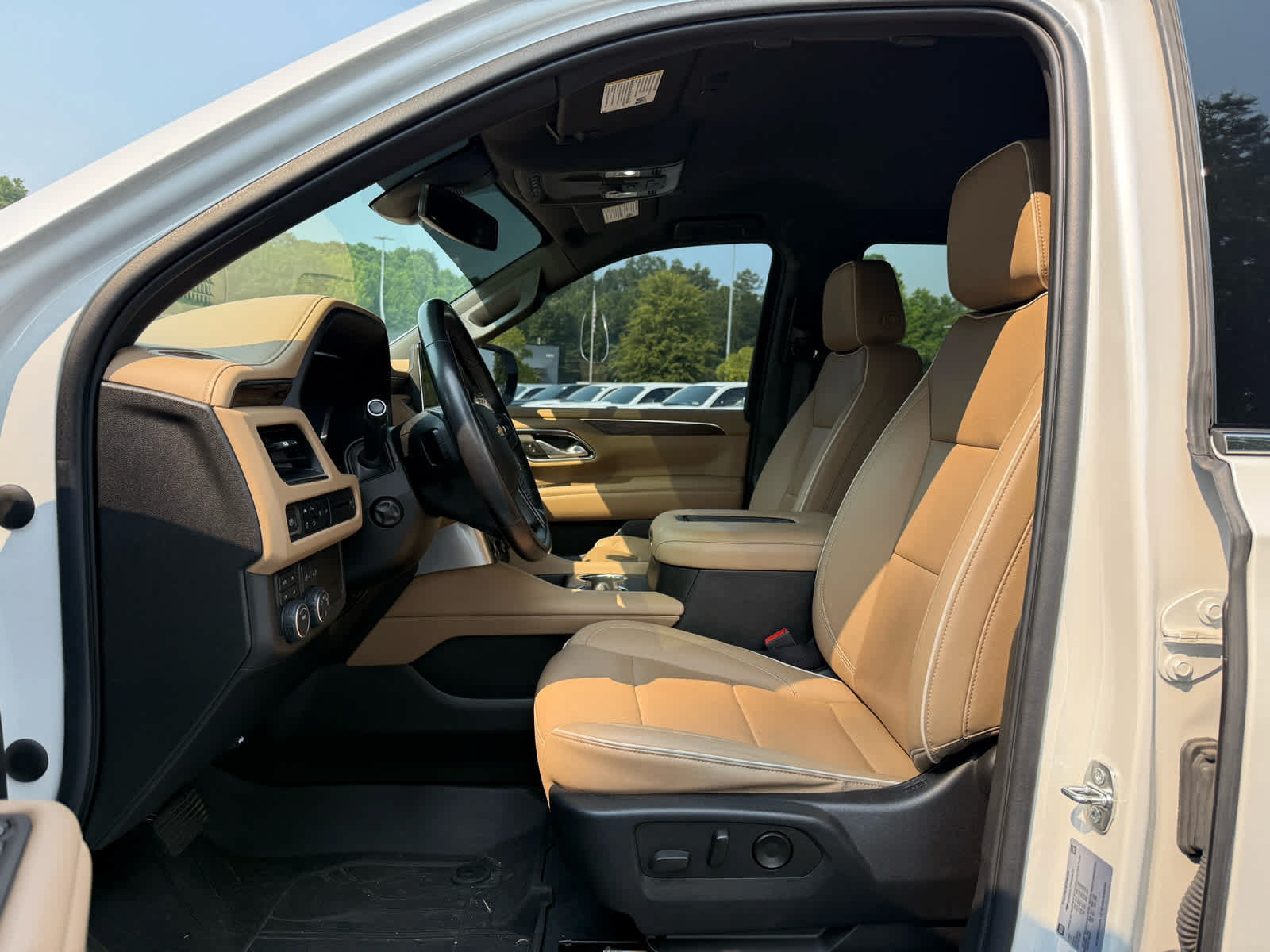 Used 2022 Chevrolet Tahoe Premier AWD/4WD image 12