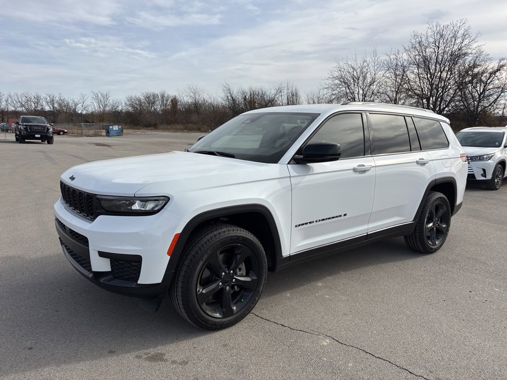 Used 2023 Jeep Grand Cherokee L Altitude image 7