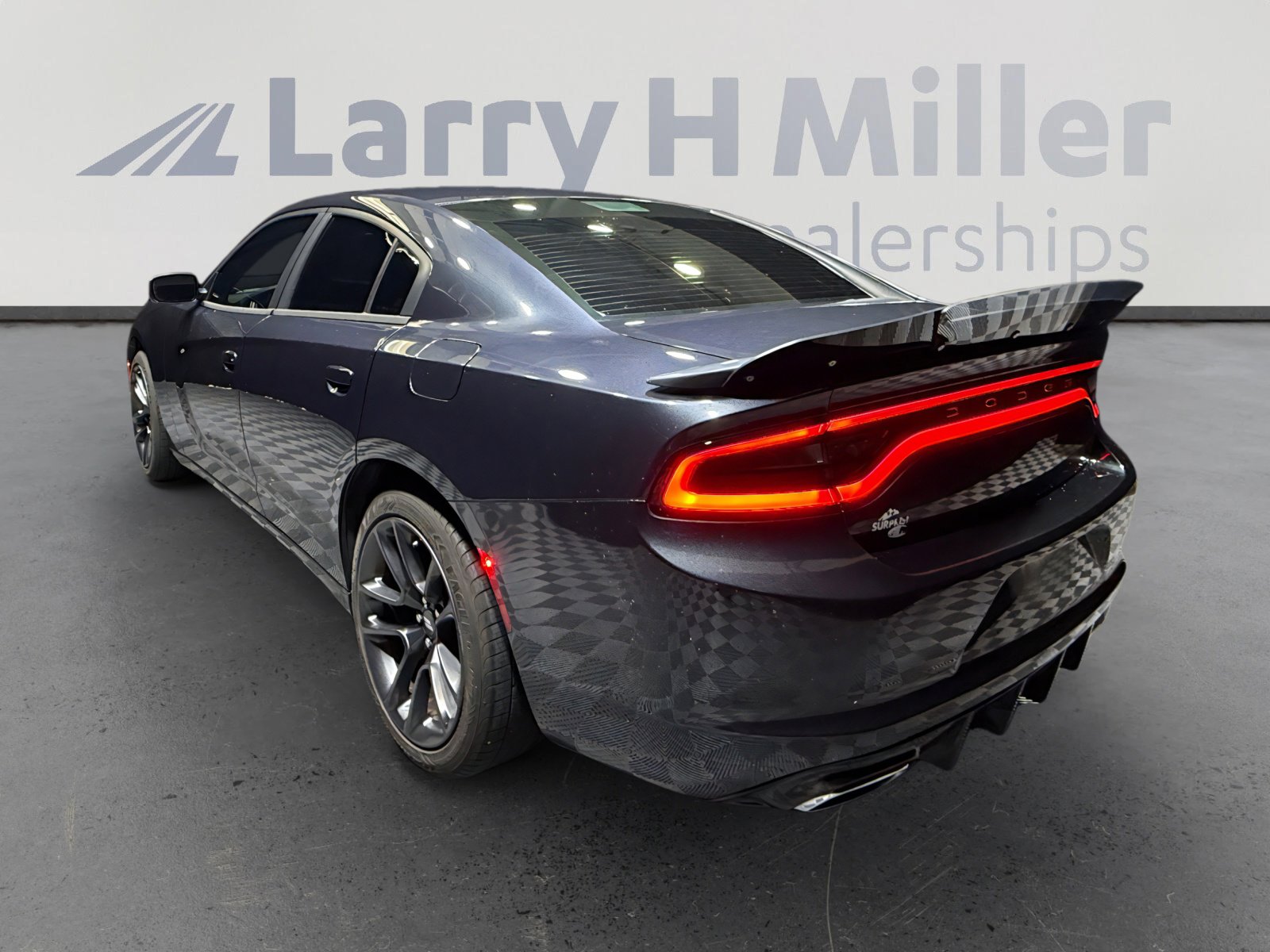 Used 2016 Dodge Charger SE image 3