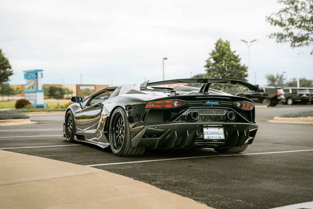 Used 2020 Lamborghini Aventador SVJ AWD/4WD image 35