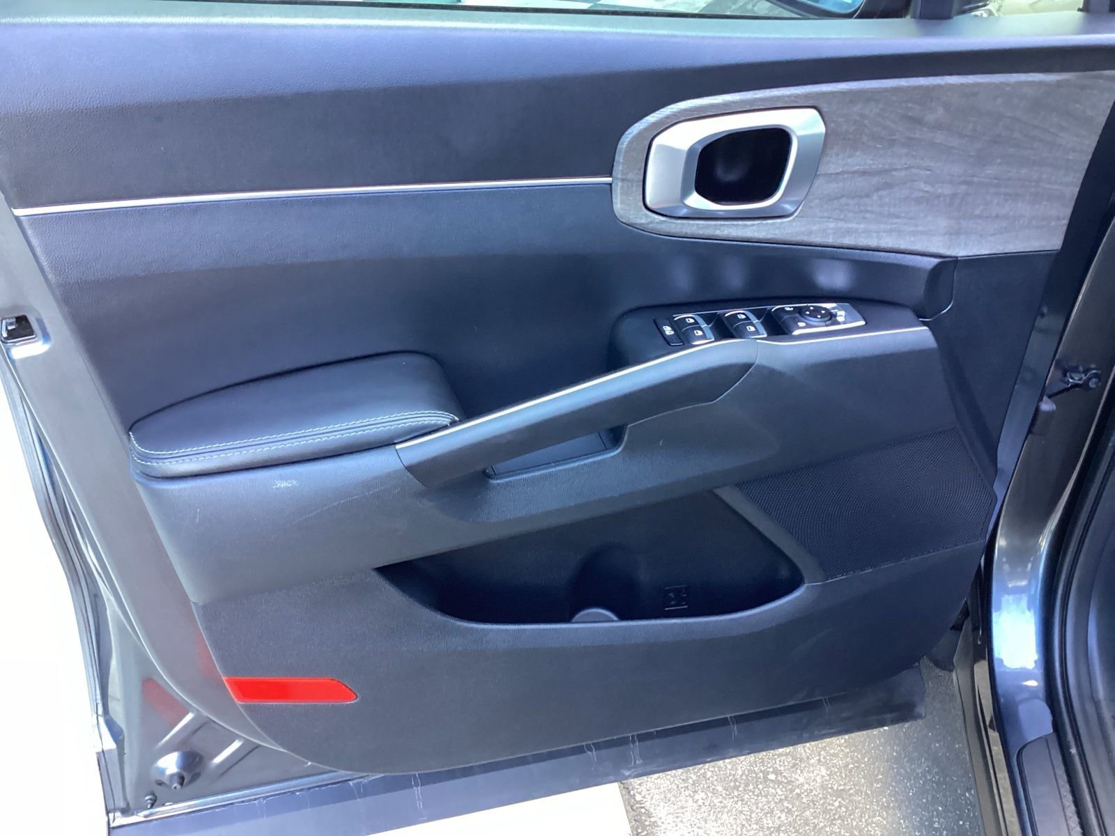 Used 2022 Kia Sorento EX w/ Panoramic Sunroof Package image 24