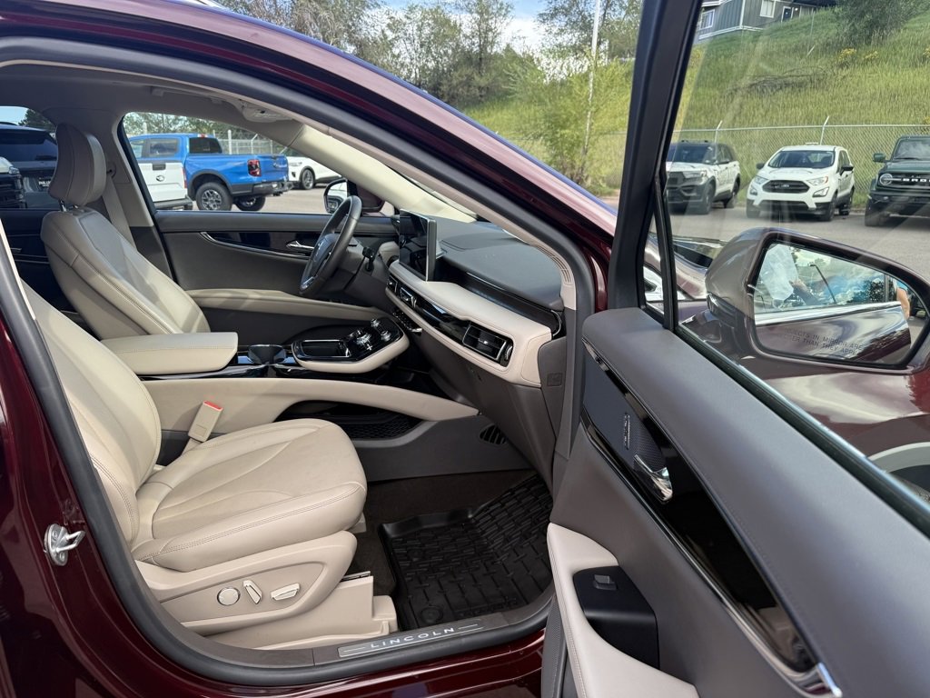 Certified 2022 Lincoln Nautilus Reserve image 27