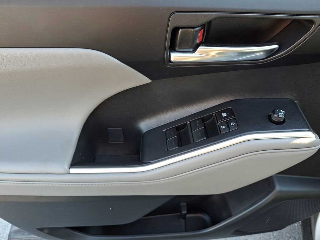 Used 2023 Toyota Highlander XLE FWD image 15
