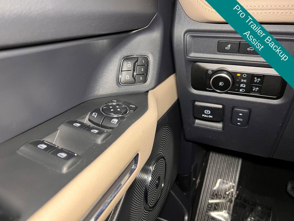 Used 2024 Ford Expedition Limited AWD/4WD image 14