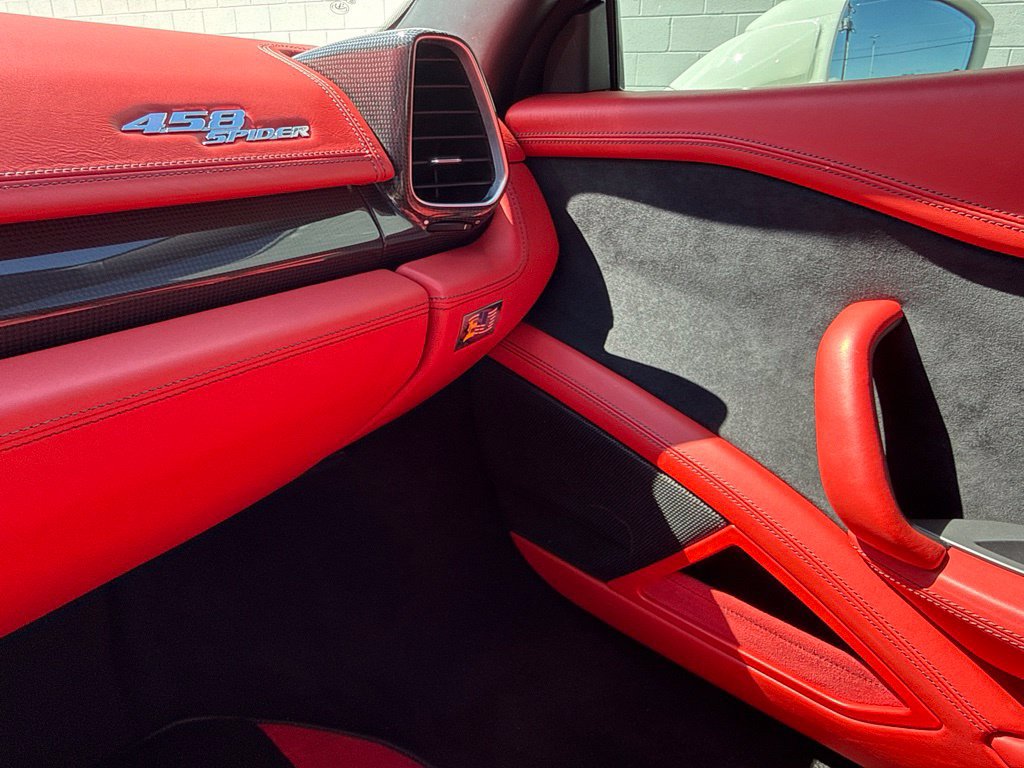 Used 2015 Ferrari 458 Spider RWD image 33