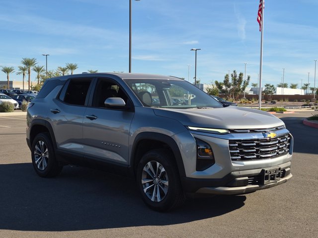 Used 2025 Chevrolet Equinox LT FWD image 3