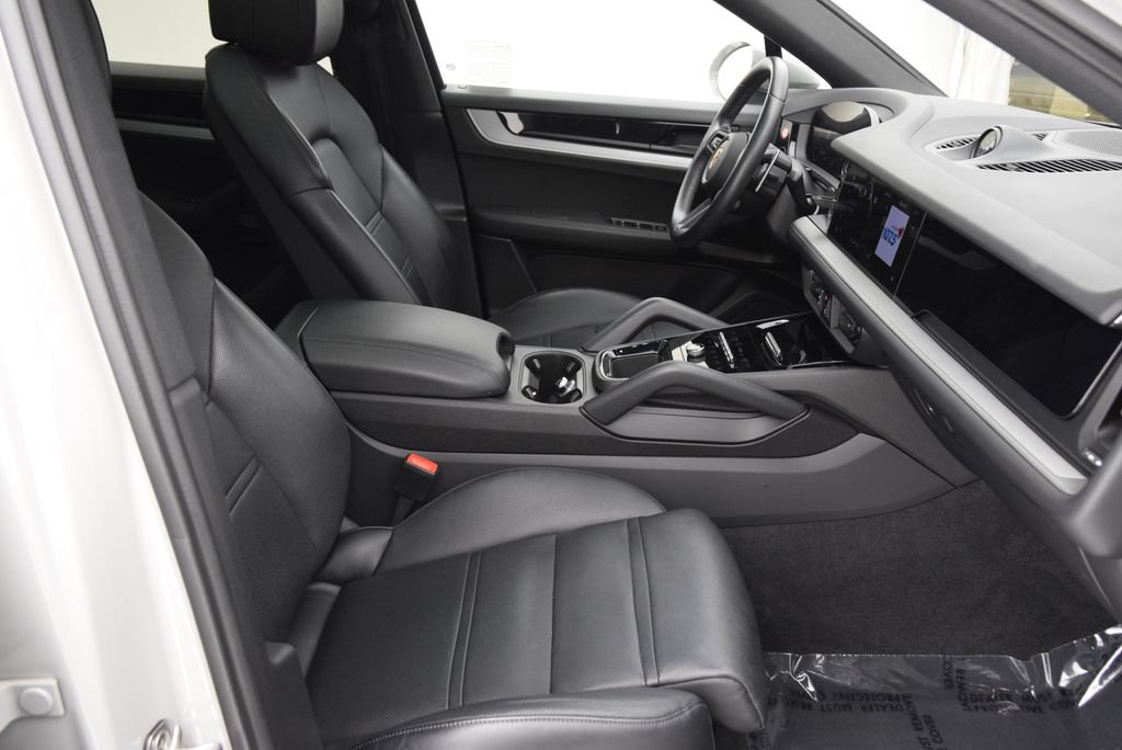 Used 2024 Porsche Cayenne Coupe AWD/4WD image 17