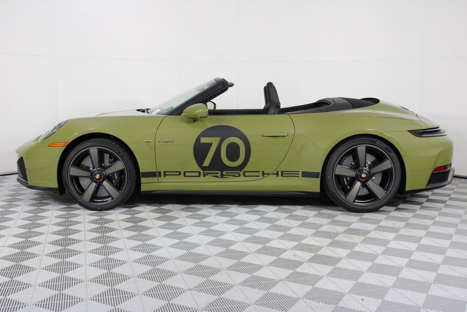 New 2026 Porsche 911 GTS RWD image 2