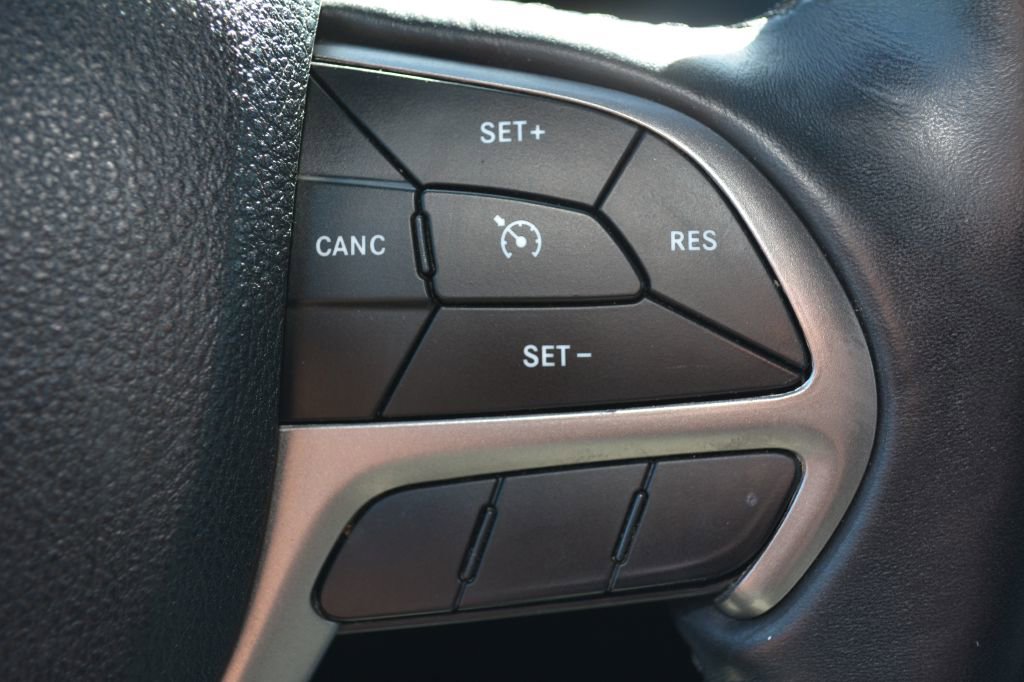 Used 2018 Jeep Grand Cherokee Altitude AWD/4WD image 18