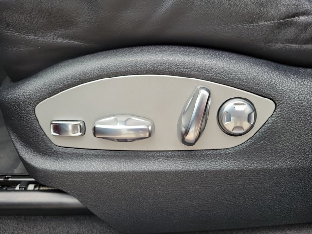Certified 2023 Porsche Macan AWD/4WD image 25