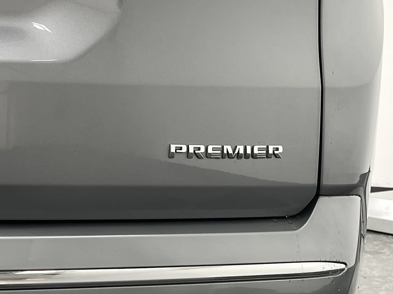 Certified 2023 Chevrolet Traverse Premier w/ LPO, Cargo Package AWD/4WD image 37