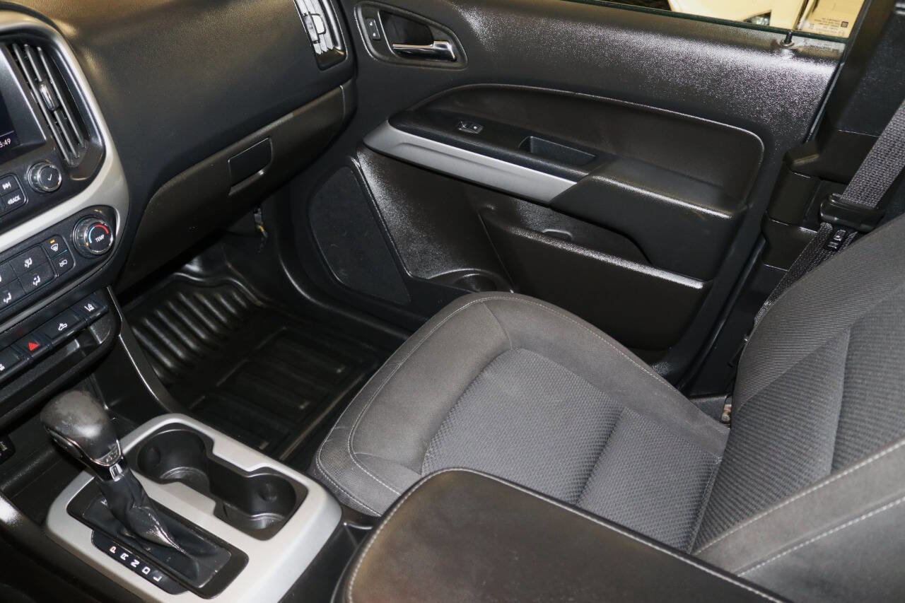 Used 2022 Chevrolet Colorado LT w/ Fleet Safety Package image 18