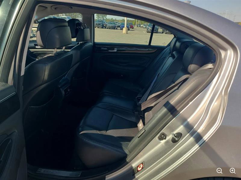 Used 2013 Hyundai Genesis 3.8 RWD image 7