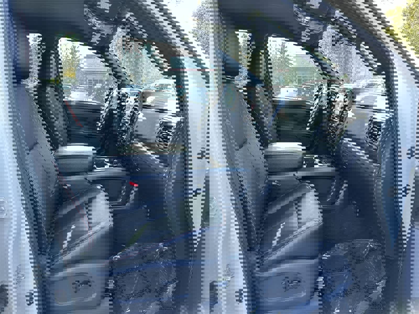 Used 2021 Nissan Titan PRO-4X w/ Pro-4x Convenience Package image 16