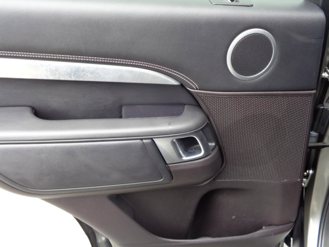 Used 2017 Land Rover Discovery First Edition image 27