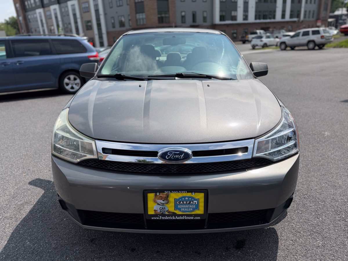 Used 2009 Ford Focus SE FWD image 2