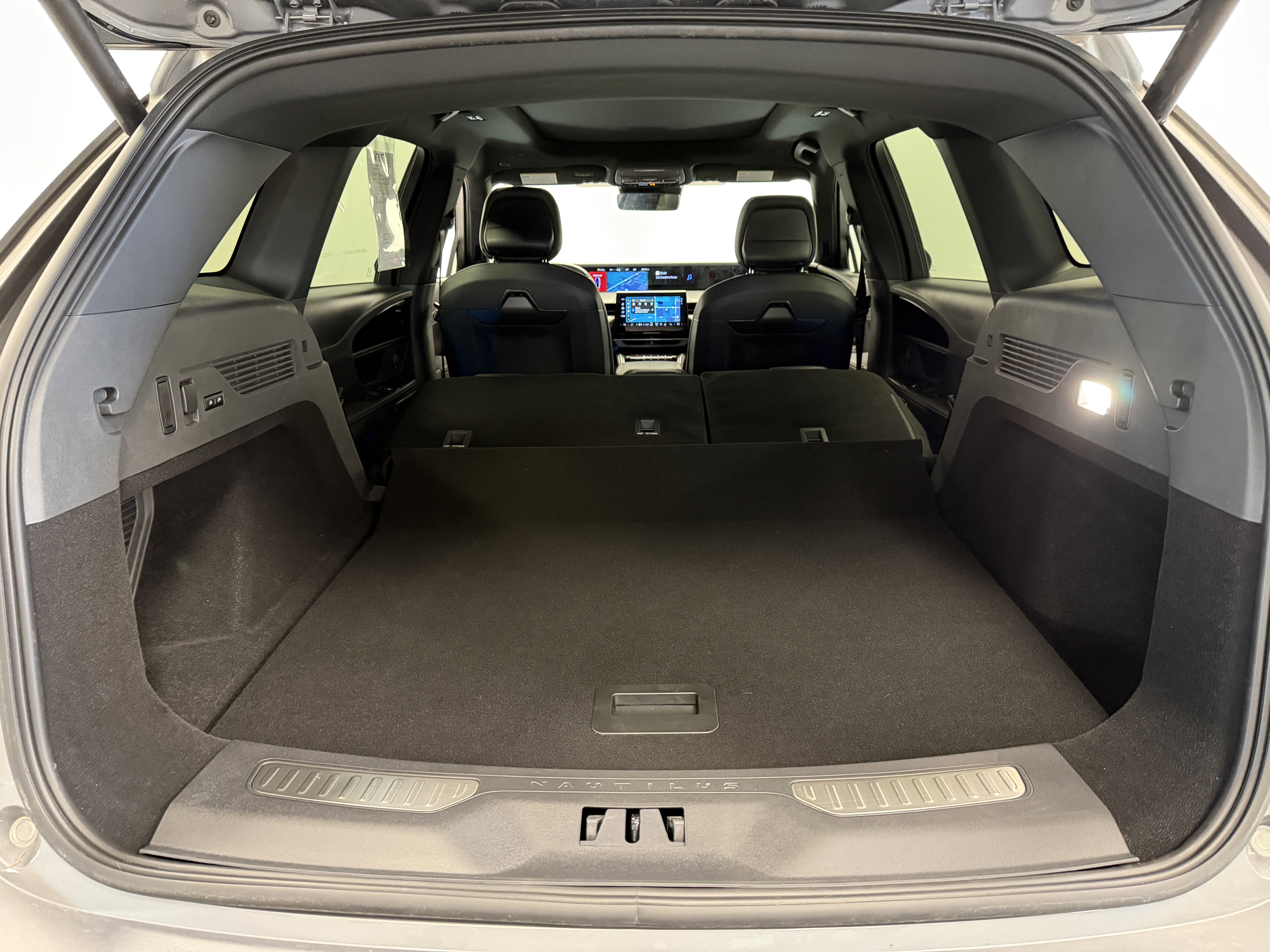 Used 2025 Lincoln Nautilus Premier w/ Equipment Group 102A image 28