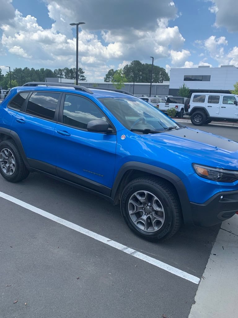 Used 2020 Jeep Cherokee Trailhawk w/ Technology Group AWD/4WD image 9