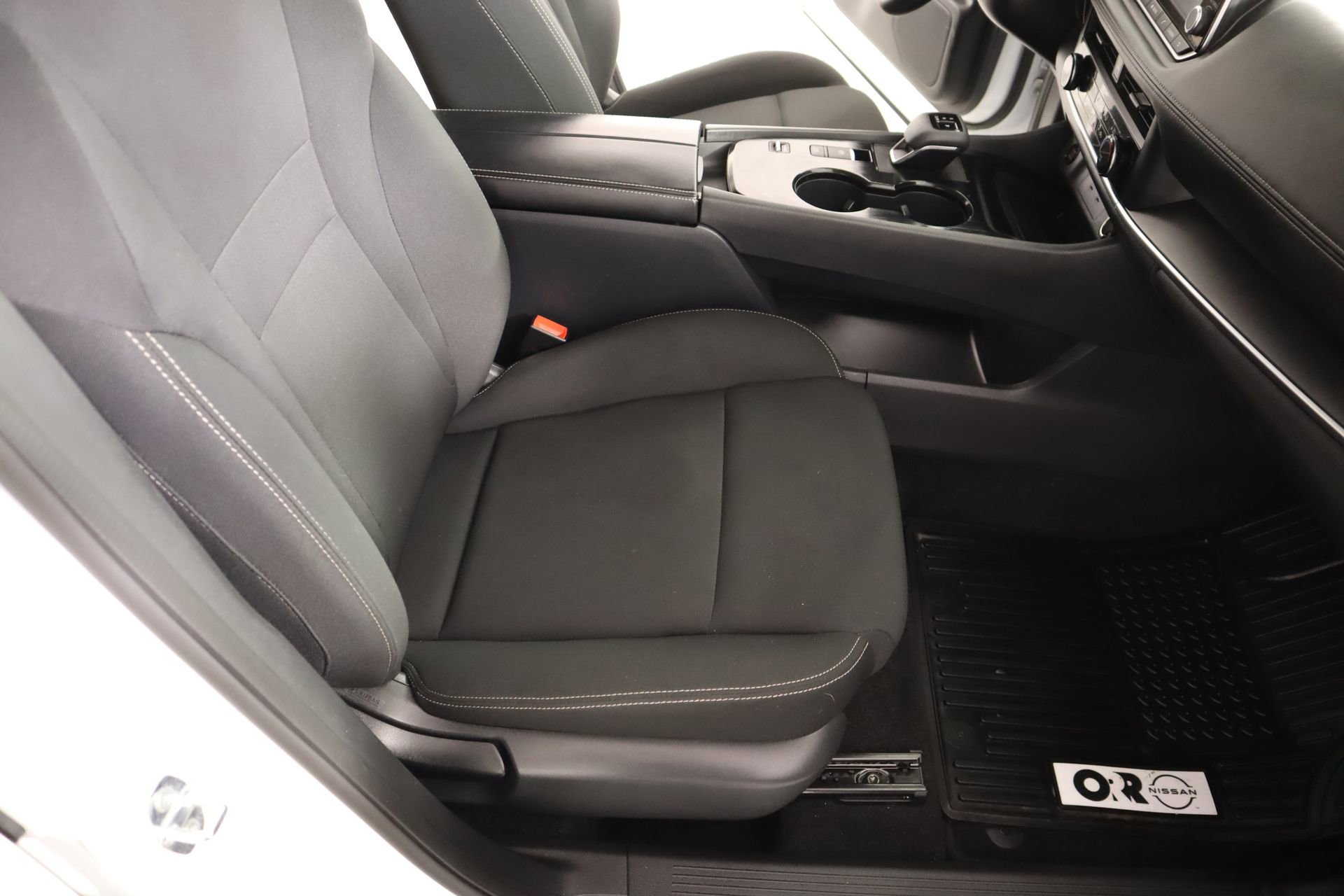Used 2024 Nissan Rogue S image 12