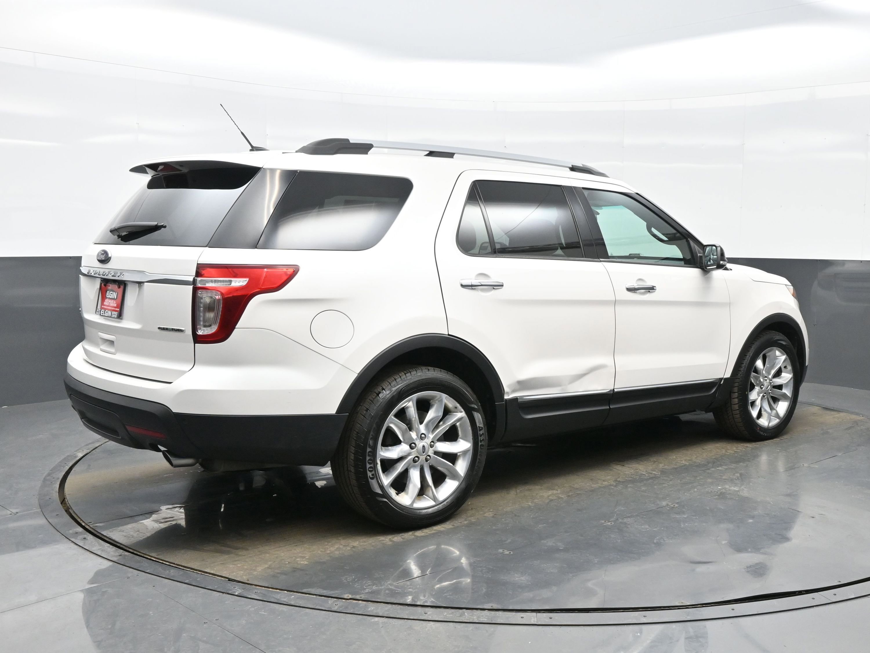 Used 2015 Ford Explorer XLT w/ Equipment Group 202B image 6
