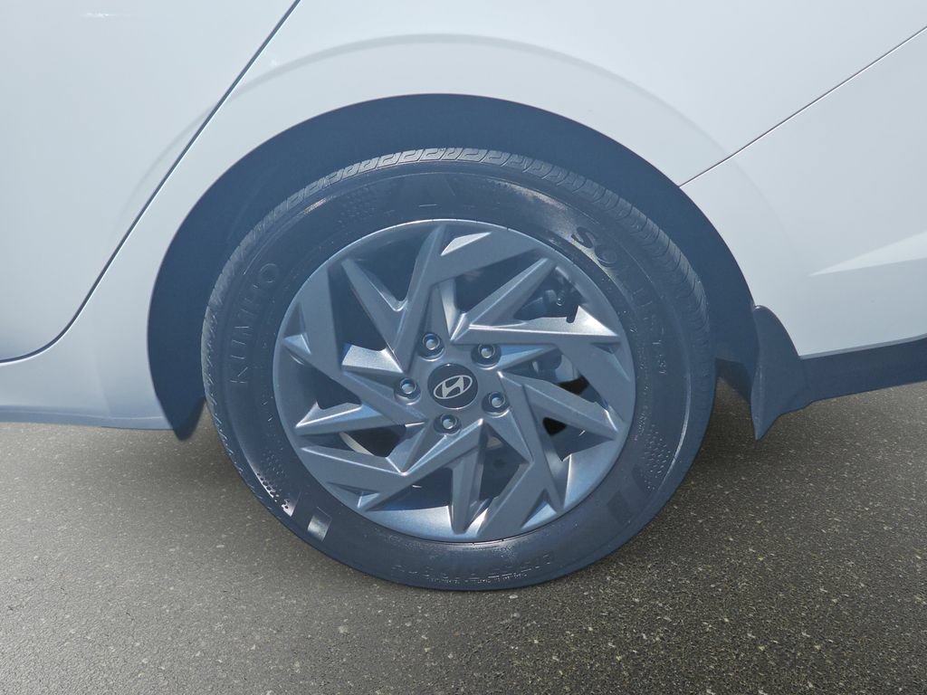 Used 2025 Hyundai Elantra Hybrid FWD image 34