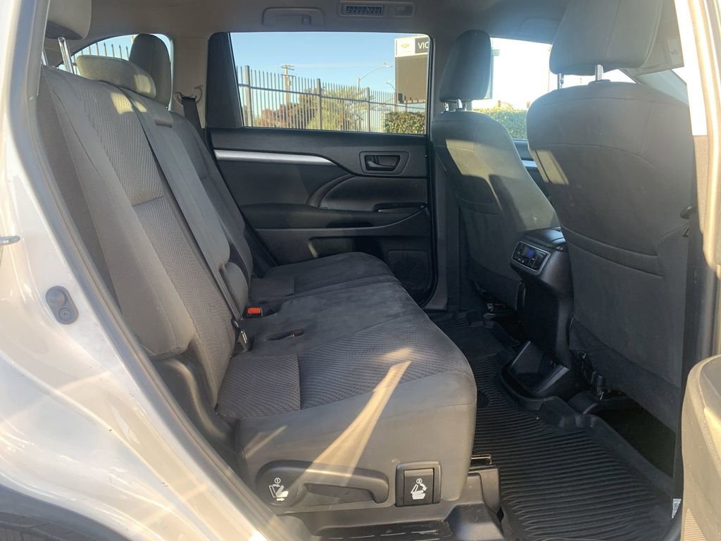 Used 2019 Toyota Highlander LE image 25