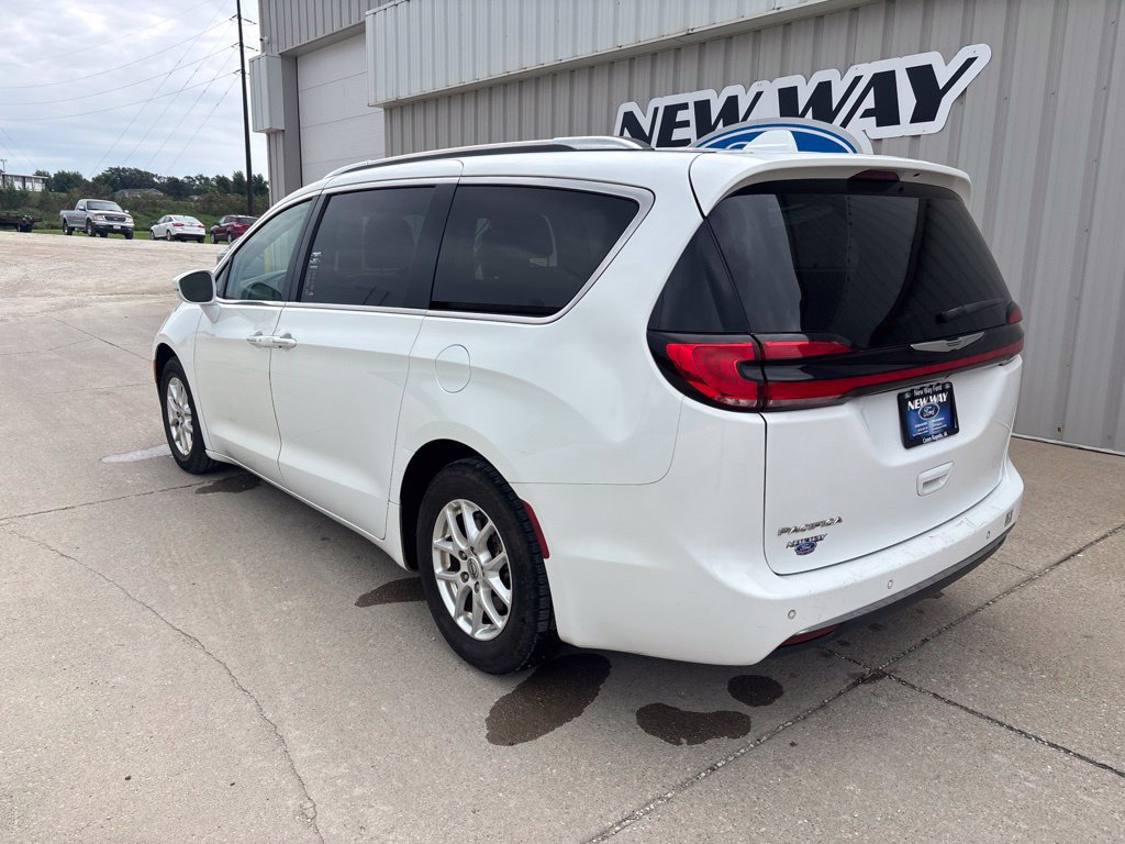 Used 2021 Chrysler Pacifica Touring-L FWD image 6