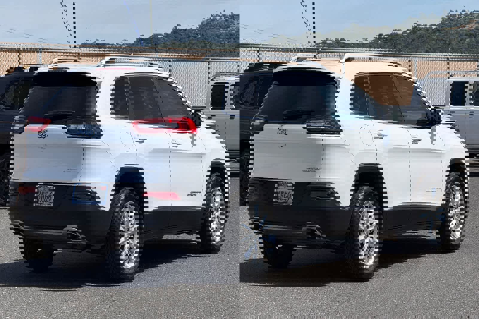 Used 2016 Jeep Cherokee Limited image 3