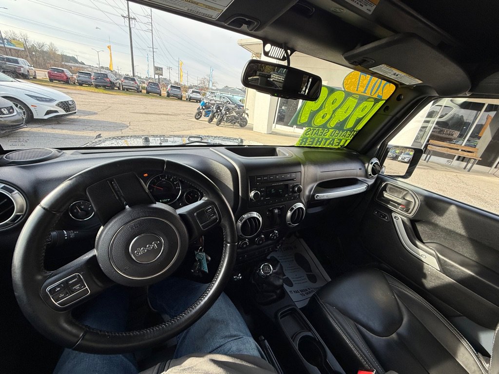 Used 2017 Jeep Wrangler Sahara image 14