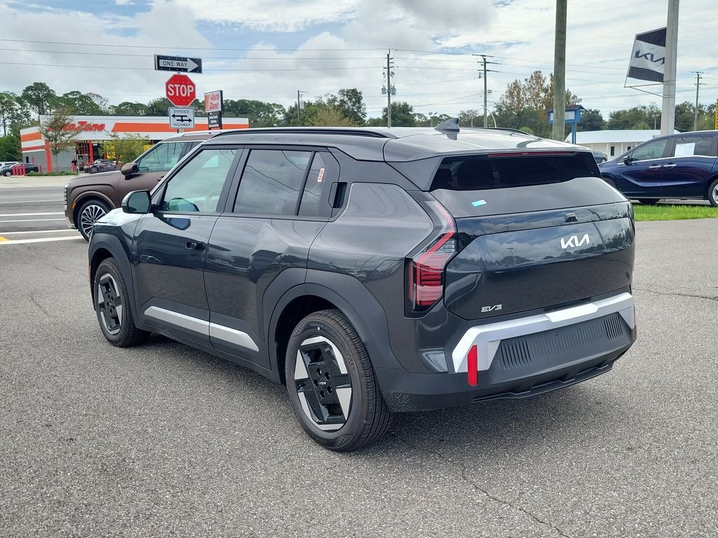 New 2027 Kia EV3 Wind FWD image 4