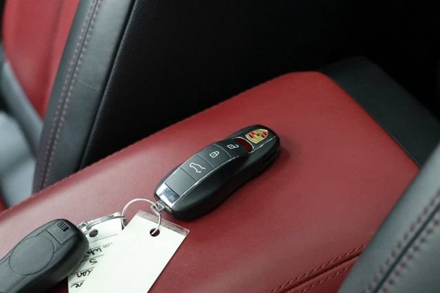 Used 2023 Porsche Macan S AWD/4WD image 34