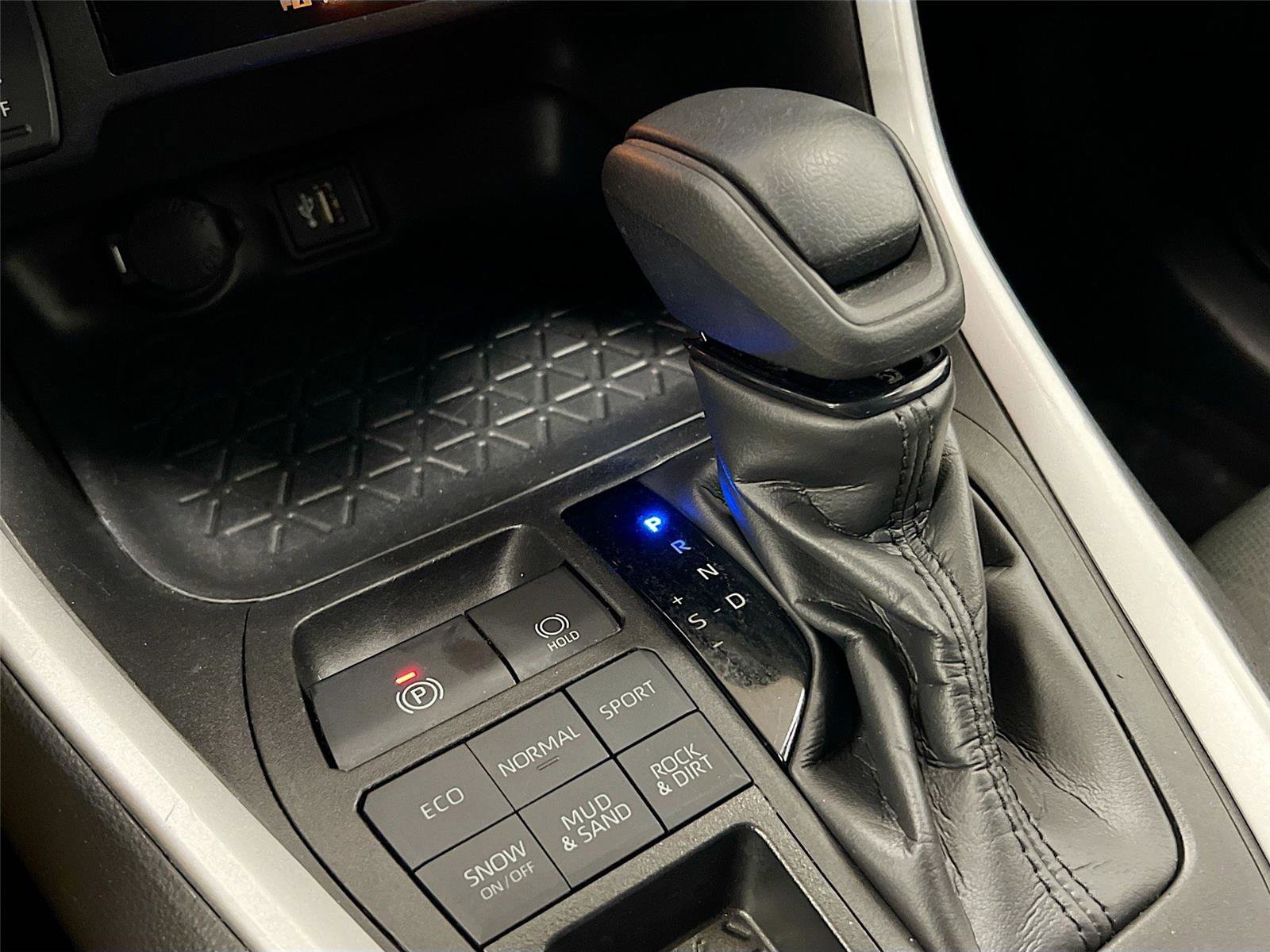 Used 2023 Toyota RAV4 XLE image 12