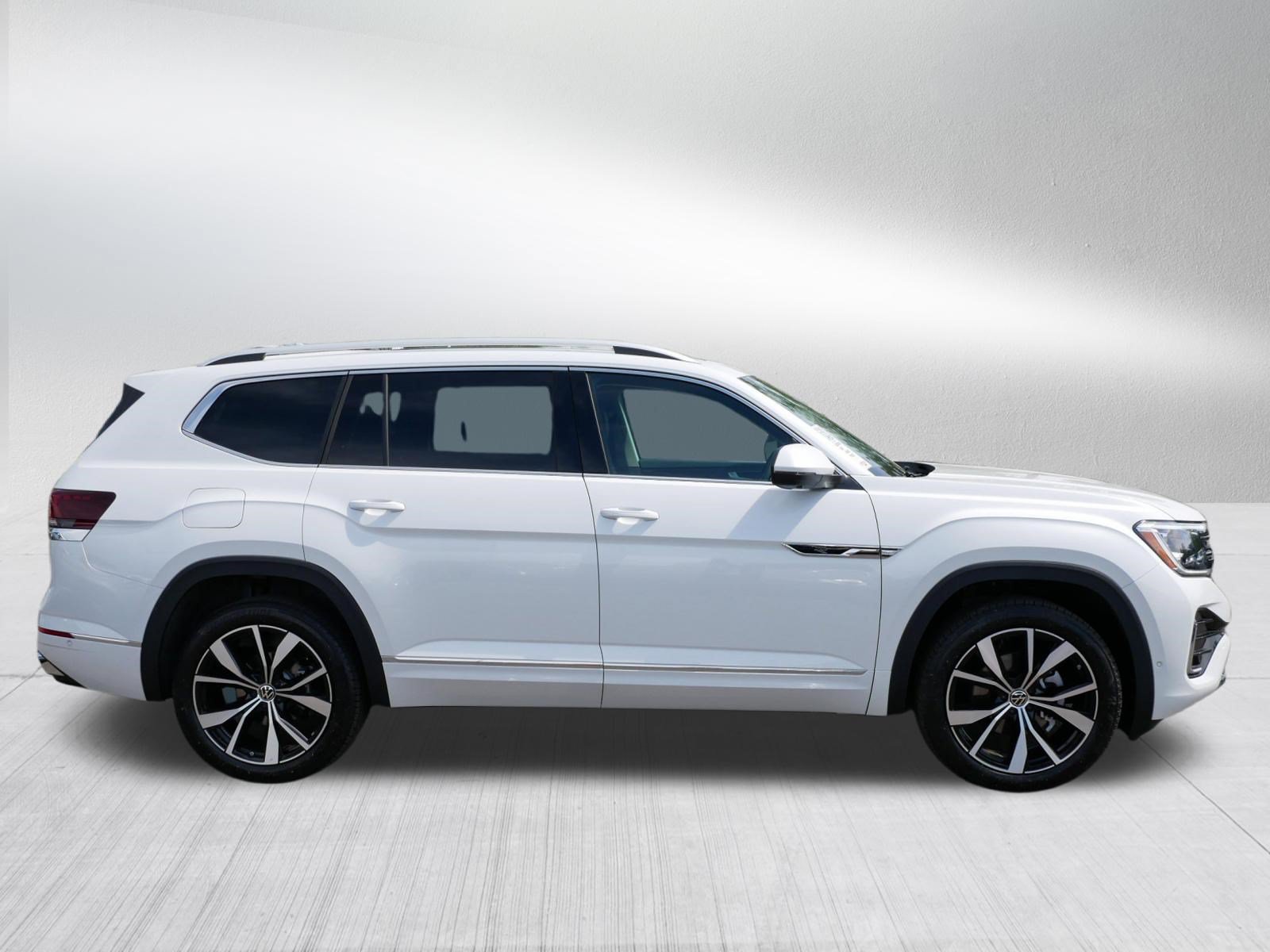 Certified 2026 Volkswagen Atlas SEL Premium R-Line AWD/4WD image 8