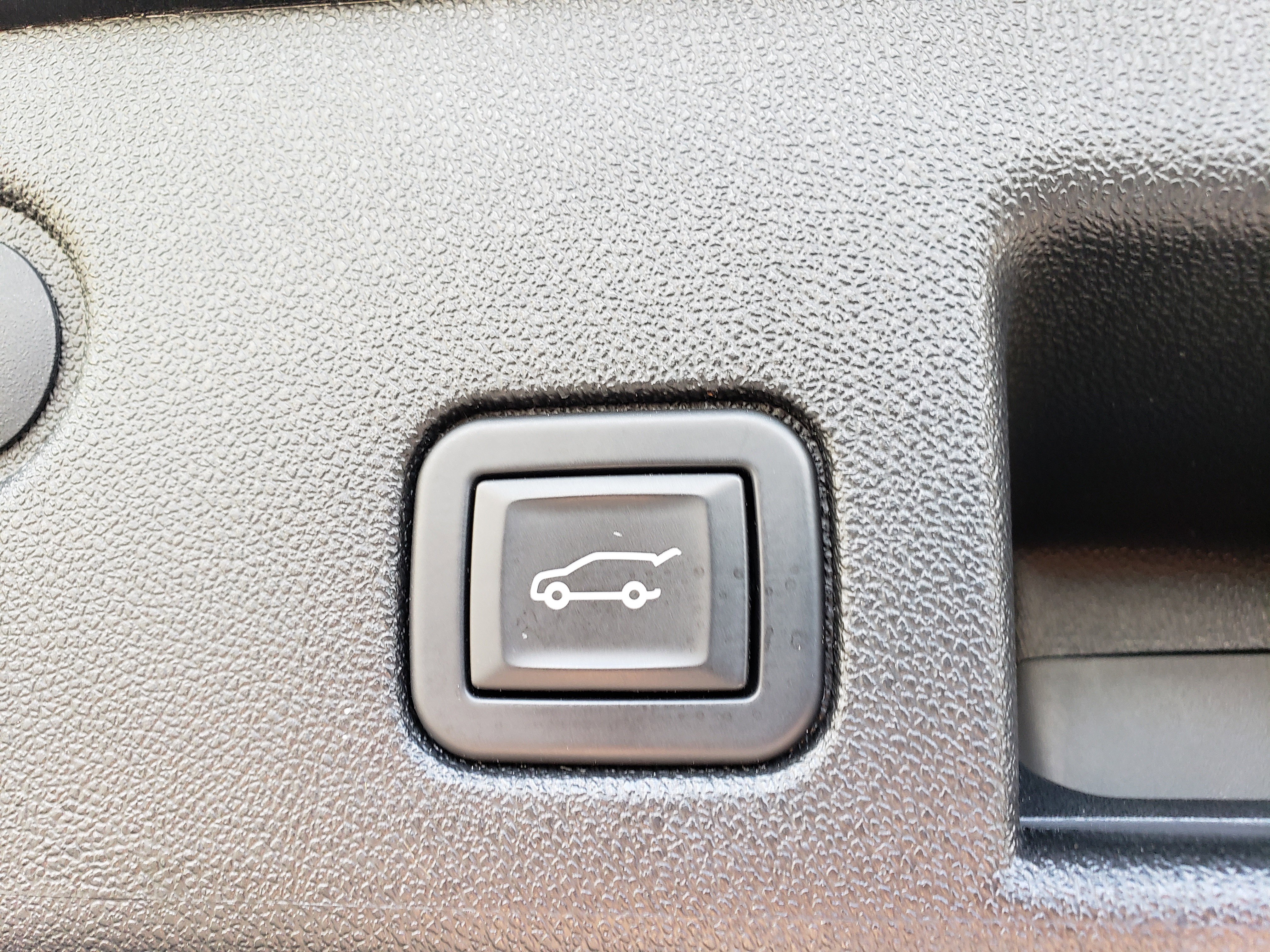 Used 2022 Chevrolet Equinox LT w/ Driver Convenience Package image 12