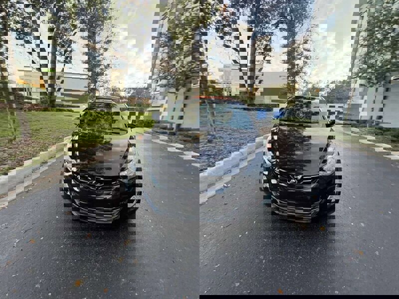 Used 2013 Hyundai Elantra Limited w/ Technology Pkg image 2