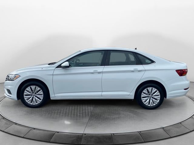 Used 2019 Volkswagen Jetta SE image 2