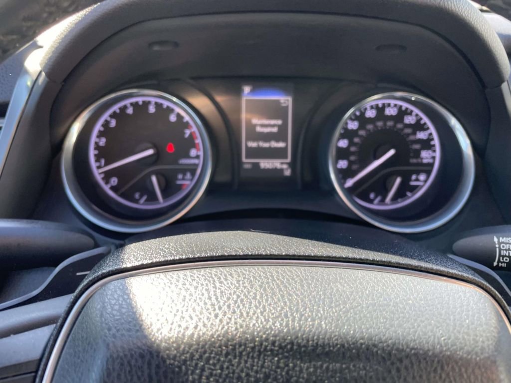 Used 2020 Toyota Camry SE image 34