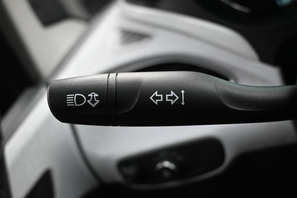 Used 2019 Chevrolet Bolt Premier w/ Infotainment Package FWD image 17