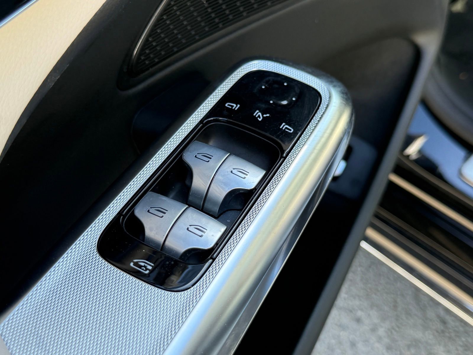 Used 2025 Mercedes-Benz E 350 4MATIC Sedan image 23