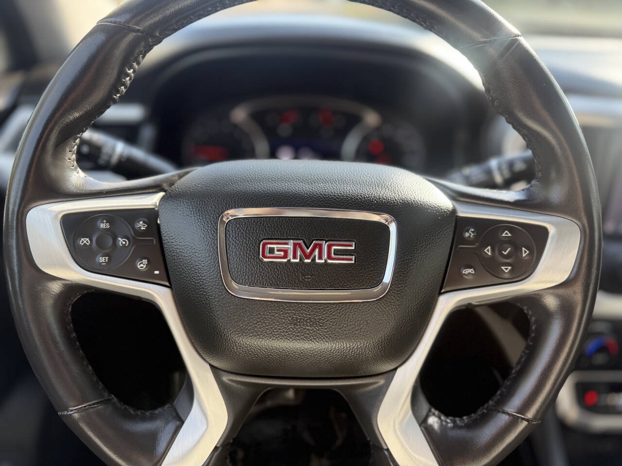 Used 2022 GMC Acadia SLT w/ Preferred Package AWD/4WD image 13