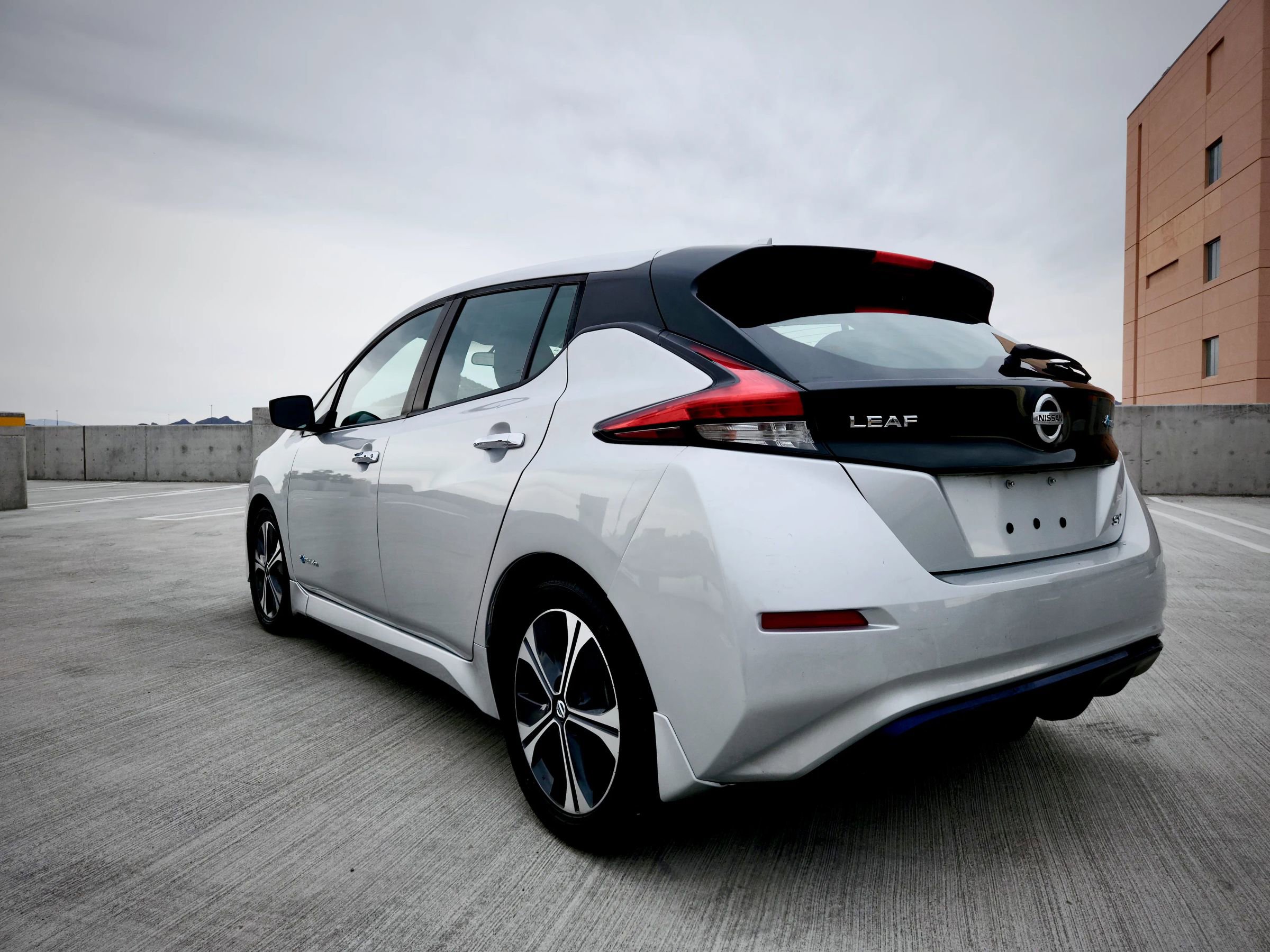 Used 2018 Nissan Leaf SV FWD image 3