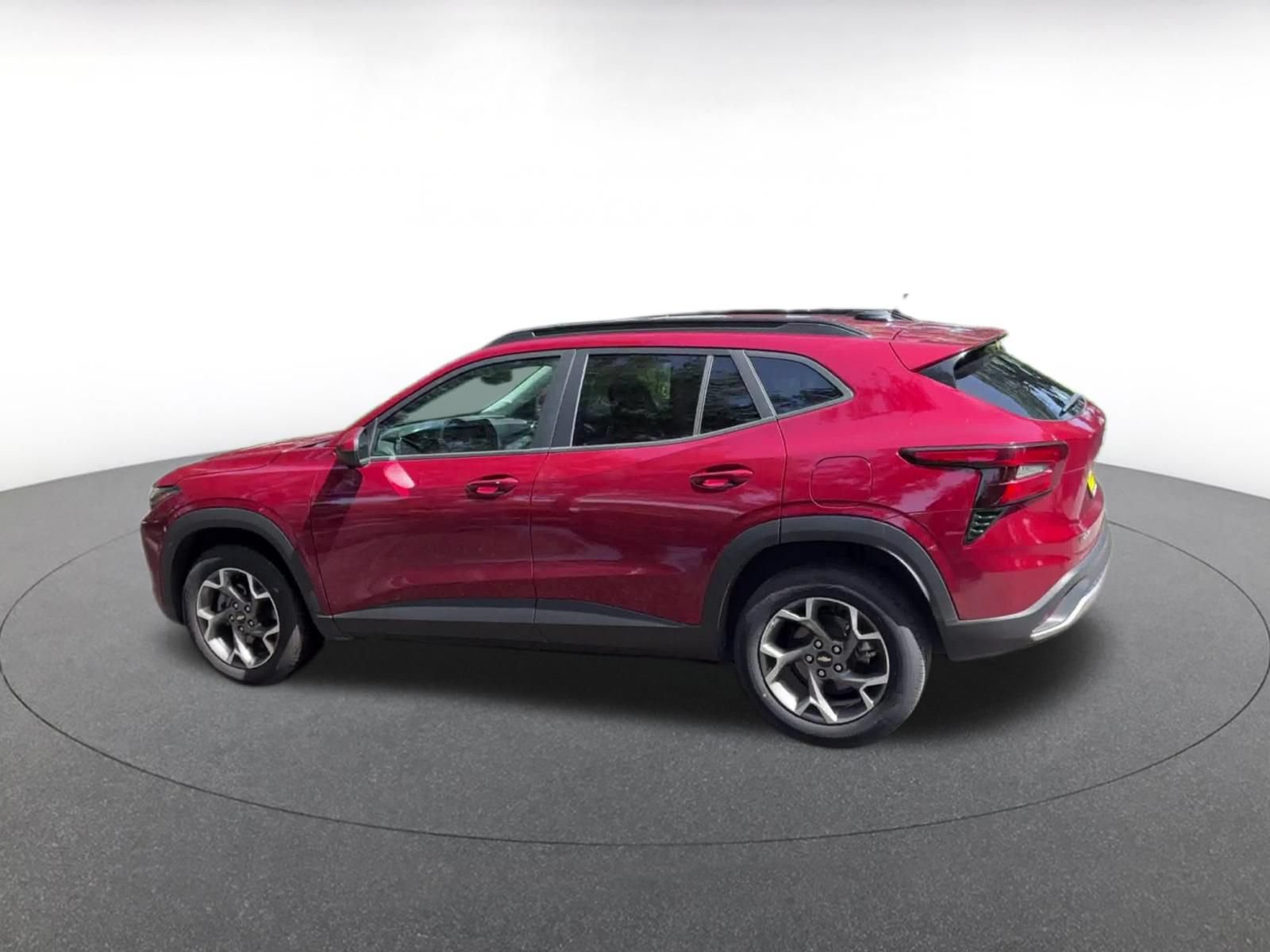 Used 2025 Chevrolet Trax LT w/ LT Convenience Package FWD image 10