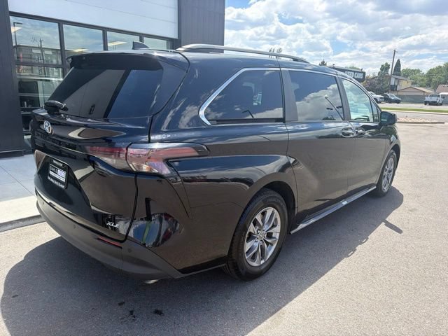 Used 2025 Toyota Sienna XLE FWD image 9