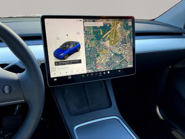 Used 2024 Tesla Model Y Long Range RWD image 11